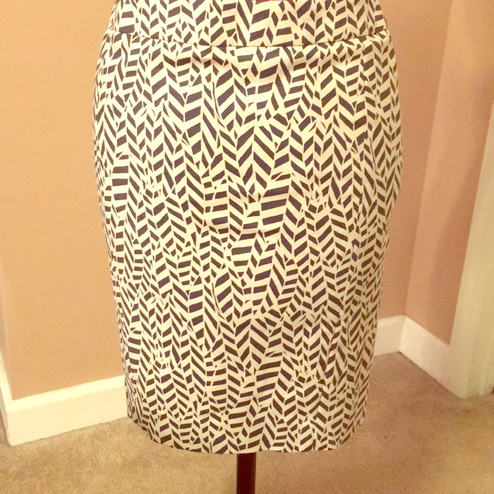 Navy and off-white Loft skirt